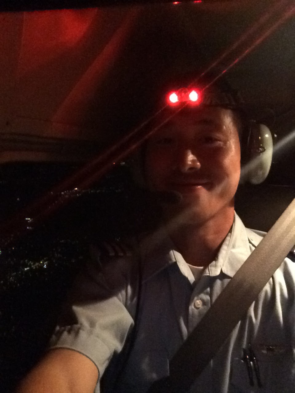 Pilot taking a photo inside the cockpit during a night flight / 夜航时驾驶舱内拍照的飞行员